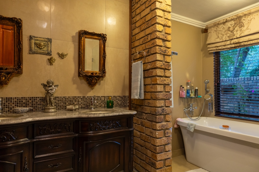 7 Bedroom Property for Sale in Mullersrust Free State